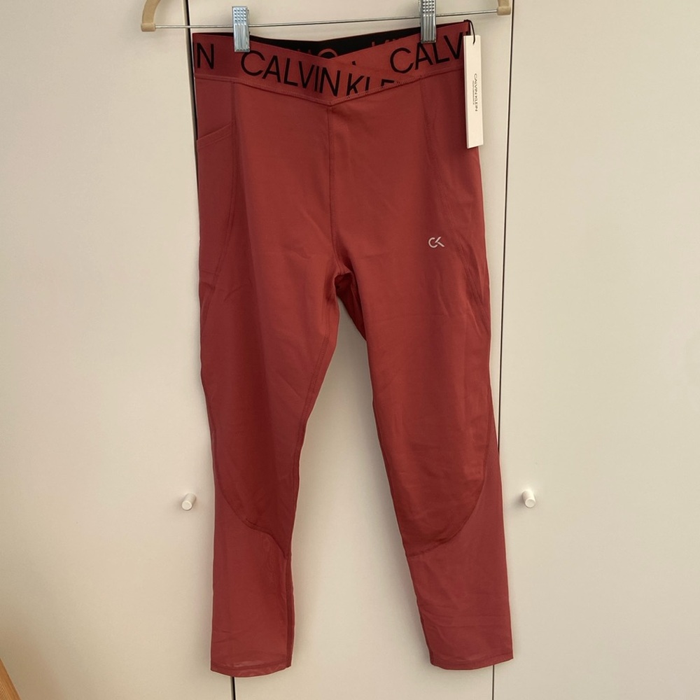 NWT Calvin Klein Performance 7/8 Sport Leggings Size Medium.